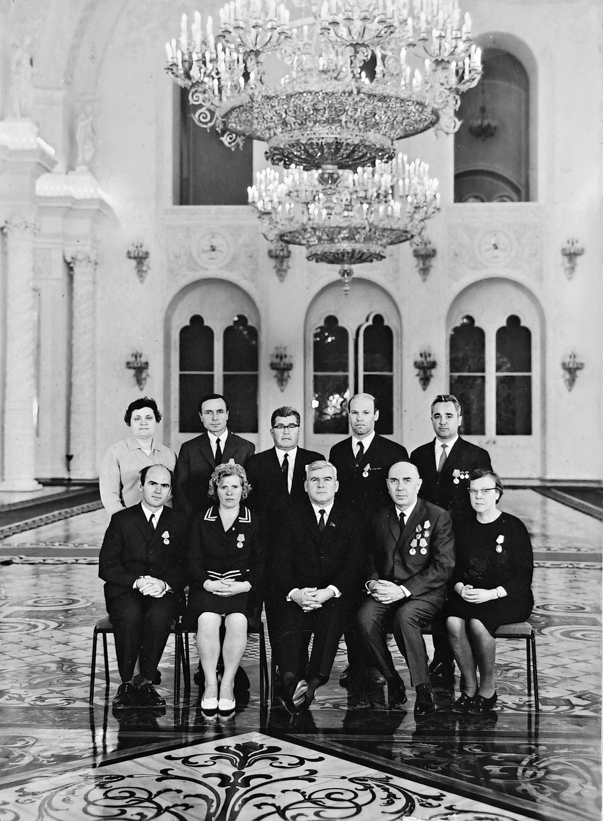 Сотрудники института, награждённые правительственными наградами. 1969 год